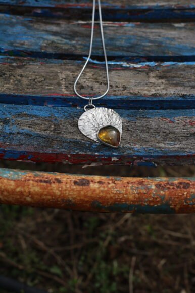 collier fait en france en ambre véritable