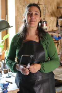 Créatrice des bijoux en argent artisanaux français Elodie