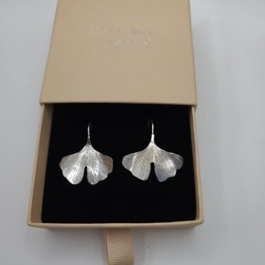 Boucles d'oreilles feuilles de ginkgo – Image 2