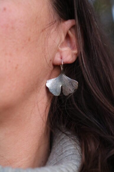 Boucles d'oreilles feuilles de ginkgo – Image 3