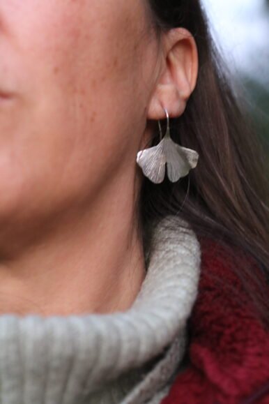 Boucles d'oreilles feuilles de ginkgo – Image 7