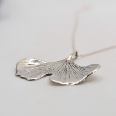 collier en argent forme de feuille