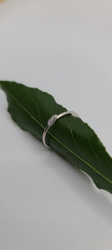 bague fine en argent petite feuille