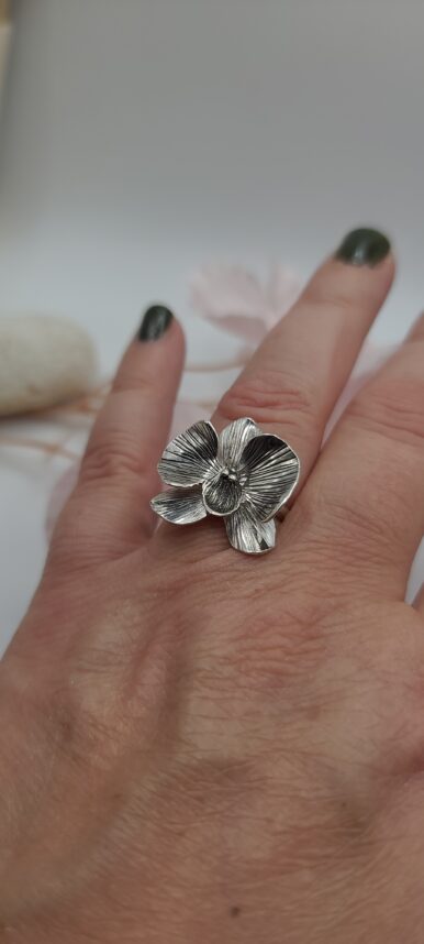 Bague en fleur d'orchidée – Image 2