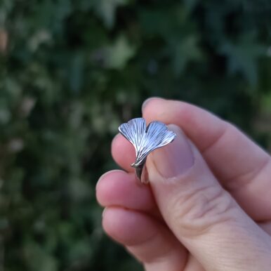 Anneau feuille de gingko biloba