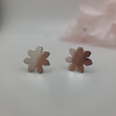 Boucles d'oreilles petite fleur – Image 2